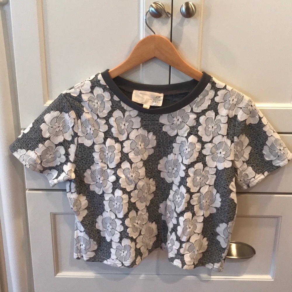 barely worn Top by Joa